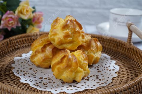 Puff Cake Snack Dessert Delicious Hd Picture Background Snacks Food
