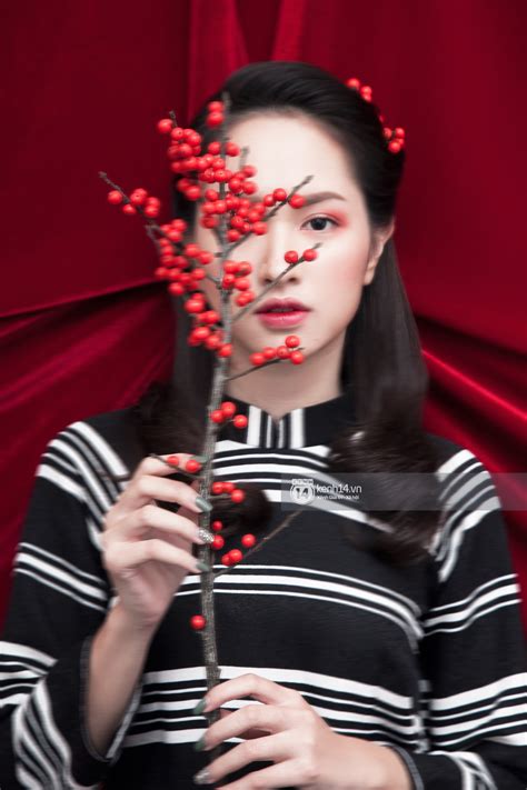 nàng hot girl Salim Sun HT Lê Vi xinh lạ trong những mẫu áo dài cách tân độc đáo