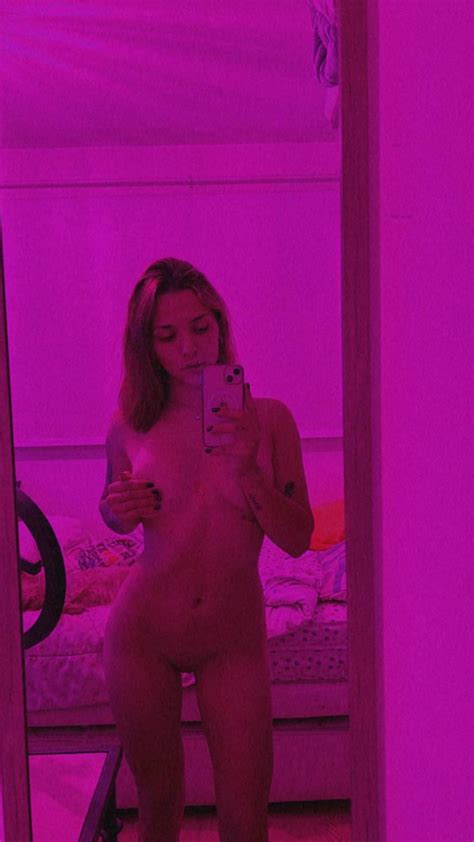 Hope This Selfie Makes Your Dick Rise R Nude Selfie