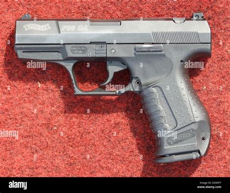Walther p99 -Fotos und -Bildmaterial in hoher Auflösung – Alamy