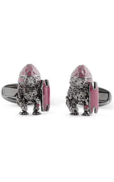 Сумка с акульими плавниками, худи с изображением пришельцев и еще 10 ...