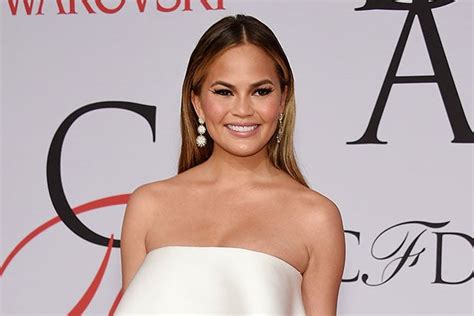 Chrissy Teigen Fires Back At Instagram Over Justin Bieber S Naked Butt With John Legend S