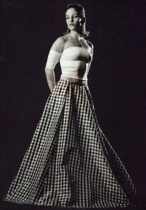 Naked Amy Jo Johnson Added 07 19 2016 By Guvna