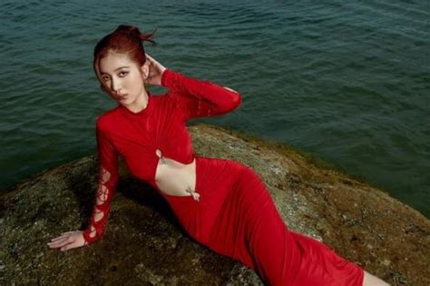 V H Quang Hi U Khoe D Ng V I Bikini Ti T L I U Hi Sinh Cho Nam Ca S