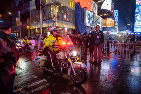 NYPD Officers Attacked With Machete Near Times Square on NYE: Police