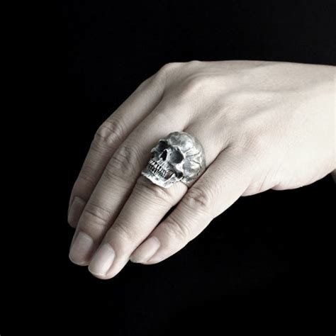 Bague avec une tête de mort en acier inoxydable 316L Bijou homme