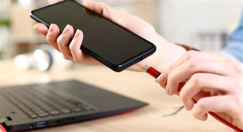 Яка зарядка смартфона швидше – від USB-порту чи від розетки: є ...