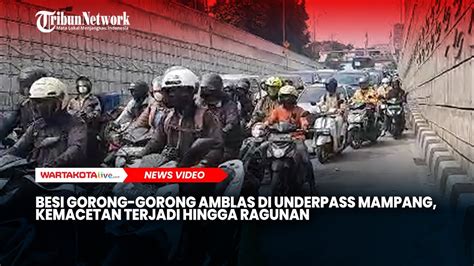 Besi Gorong Gorong Amblas Di Underpass Mampang Kemacetan Terjadi