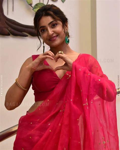 Avantika Mishra Hot Photoshoot In Low Neck Blouse And Saree Glamsundari In