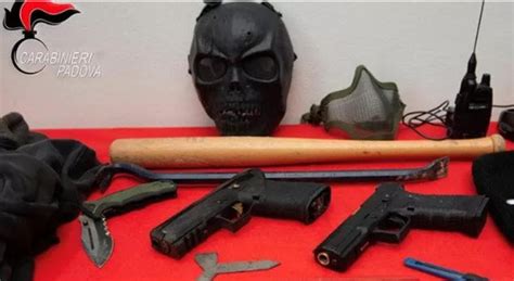 Brutto F O I Gay Qua Non Ci Devono Stare Gang Di Ragazzini Dava