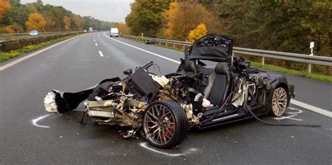 A Unfall Verungl Ckter Audi R Fahrer Hat Sich Einen Anwalt Genommen