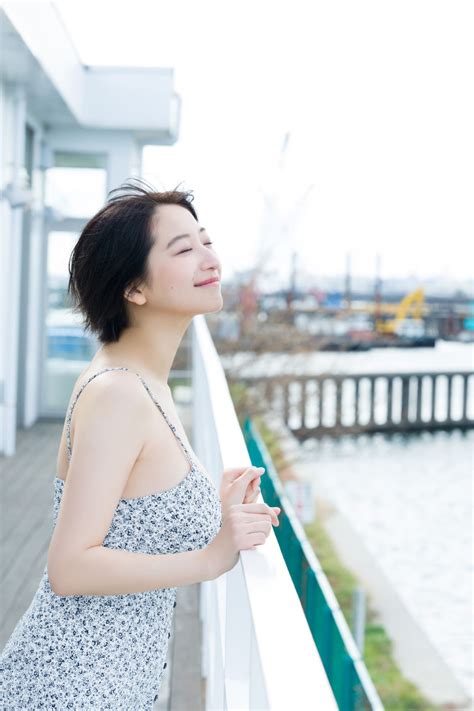 #1 of the images Yina Enohara “wanted to overcome her complex of large