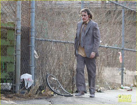 Joaquin Phoenix Looks Like A Haunting Dusty Zombie On Joker Folie A Deux Set Photo 4915414