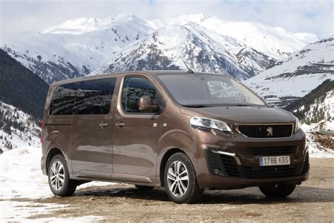 peugeot amplia al traveller su oferta de vehiculos