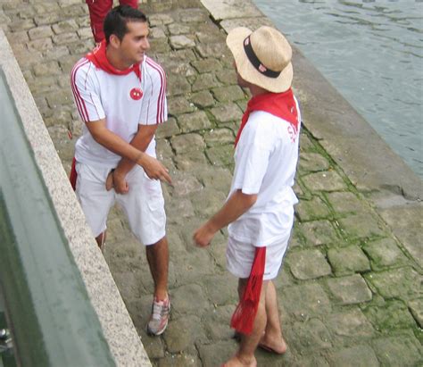 Naturismo Nudismo Y Exhibicionismo Gay Tios Meando