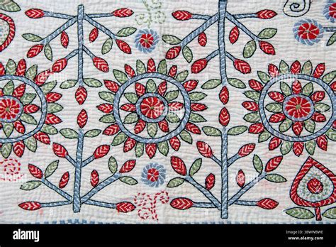 nakshi kantha art  bangladesh folk embroidery colorful threads