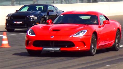 SRT Viper Vs Ford Mustang Shelby GT 500 Drag Race Viertelmeile Rennen