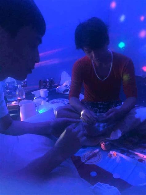 Hot girl bị Hồ Quang Hiếu cưỡng hiếp tiếp tục tung hình ảnh ca sĩ đập đá kèm theo thái độ mỉa