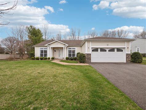 Travel writers explain the small-town charm of Saint James NY 13