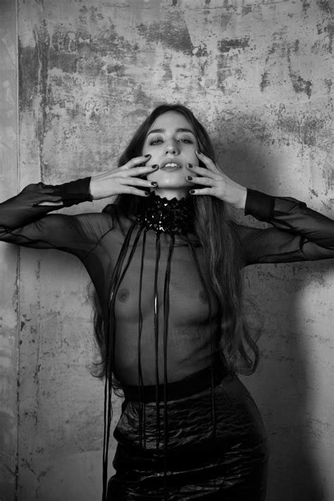 Naked Elizabeth Jagger Added 07 19 2016 By Mr Magnificent