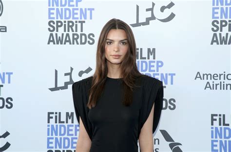Emily Ratajkowski Braless In Sexy Short Dress Hot Celebs Home