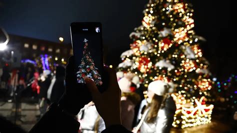 Świąteczne ozdoby na placu AK w Mielcu już włączone ZDJĘCIA korso pl