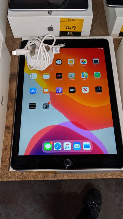 Apple iPad 6th Generation, wi-fi & cellular, 32Gb, product model A1954 ...