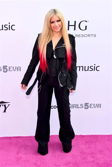 Avrile Lavigne Beautiful Cleavage Hot Celebs Home