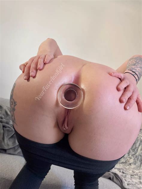 I Love Walking Around Town With My Huge Plug In Nudes Analgw Nude Pics Org