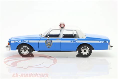 Greenlight 1 18 Chevrolet Caprice 警察 New York NYPD 建設年 1990 19106 モデル