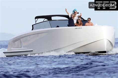 Nicole Scherzinger Sexy Seen Flaunting Her Hot Bikini Body On A Boat In Formentera With Thom