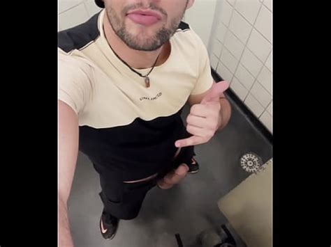 Sucer la bite de l ouvrier du bâtiment jusqu à ce que le mâle gicle du lait XVIDEOS