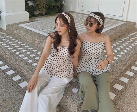 Rõ ràng không phải ruột thịt các hot girl này trông lại như chị em sinh đôi nhất là Tú Hảo