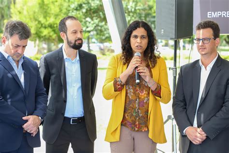 Palácio Iguaçu inaugura posto para veículos elétricos cobertura