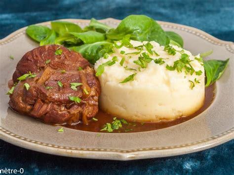 Joues de porc à la bière bien tendres purée de pommes de terre et