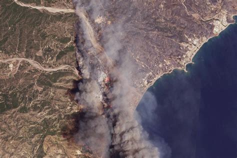 Wildfires continue to burn in Greece – New York Daily News
