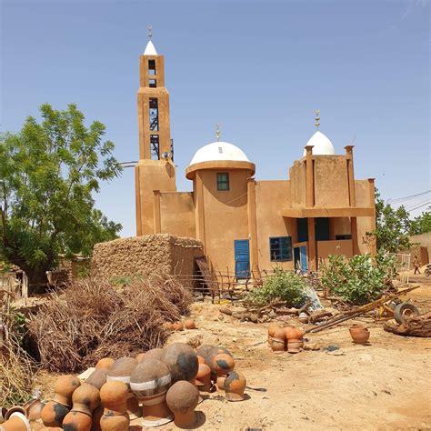 niger unveiled      niamey  blog featuring road