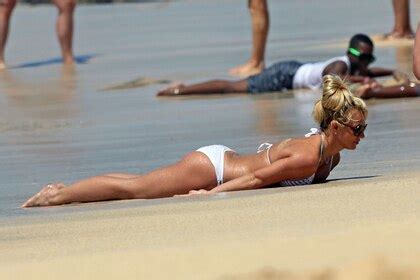 Britney Spears deslumbró con una sensual bikini en las playas de Hawaii Infobae