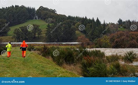 MOTUEKA RIVER FLOWING UNDER MOTUEKA RIVER BRIDGE. Motueka, New Zealand ...