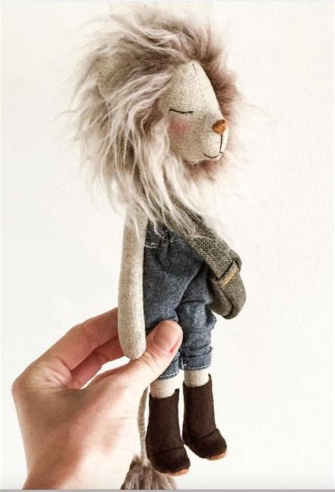 Pin by Mio on mis muñecas | Sewing stuffed animals, Fabric dolls ...