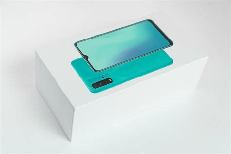 Белая коробка сотового телефона на фоне | Бесплатно Фото