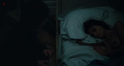 Nude Video Celebs Elisa Sednaoui Nude Bus Palladium 2010