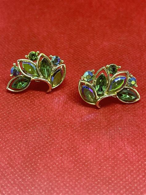 Vintage Lisner Beautiful Green Stone Clip Earrings Gem