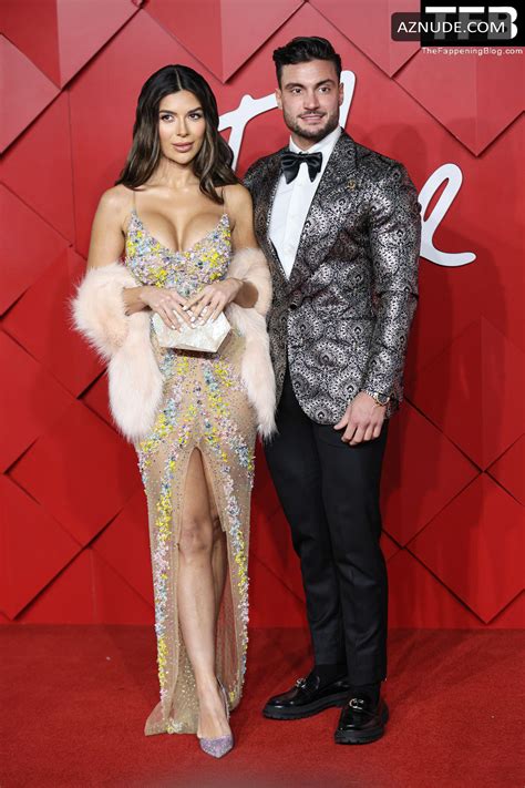 Ekin Su Culculoglu Sexy Shows Off Her Hot Big Boobs At The British Fashion Awards In London