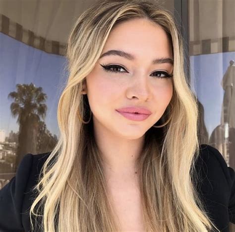 Madelyn Cline Blonde Hair Looks Blonde Hair Inspiration