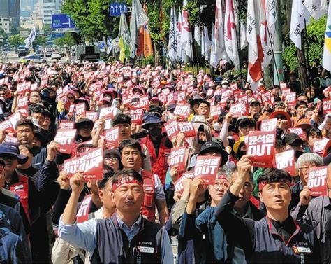 抗議の焼身自殺も労働組合と対立激化、韓国の尹政権が発足1年 背景にある「国民の怒り」：東京新聞デジタル