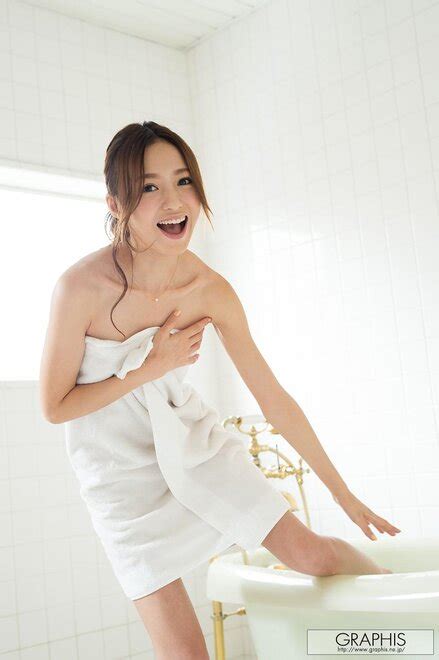 Amazingly Beautiful Japanese Women Aino Kishi Bathtime Porn Pic