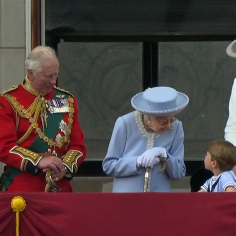 Video Royal family joins Queen Elizabeth II on the balcony - ABC News