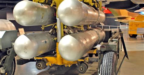 Оружие массового поражения: Термоядерная бомба B28