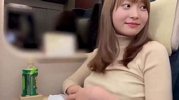 Muestra Sus Tetas En El Tren XVIDEOS